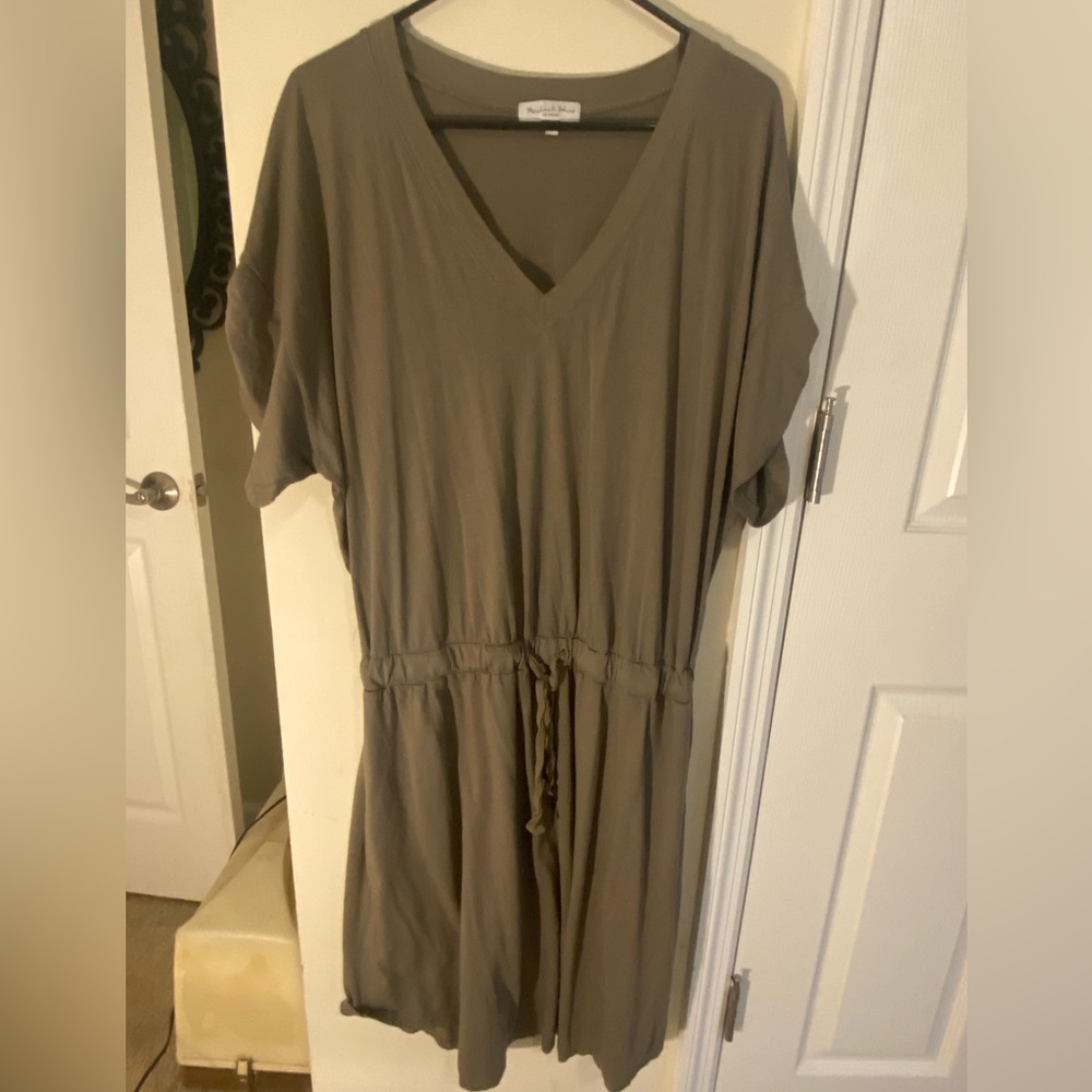 Michael Stars cotton cinch waist v neck dress. 1x comfy. Olive green/grey